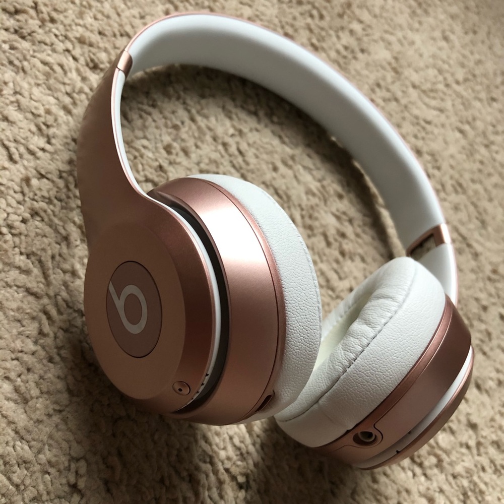 Beats Solo - Wireless Bluetooth